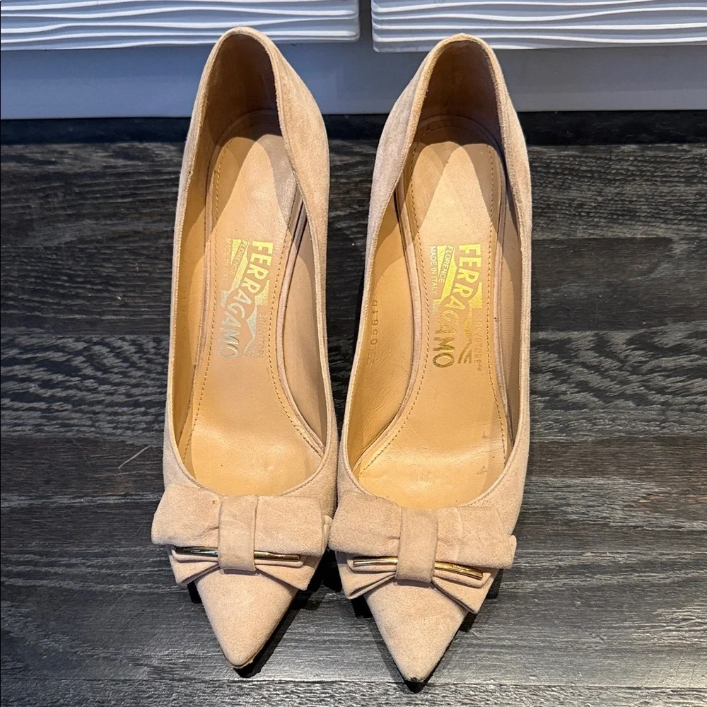 Salvatore Ferragamo Women's Beige Suede Heels sz 6.5 - Picture 1 of 17